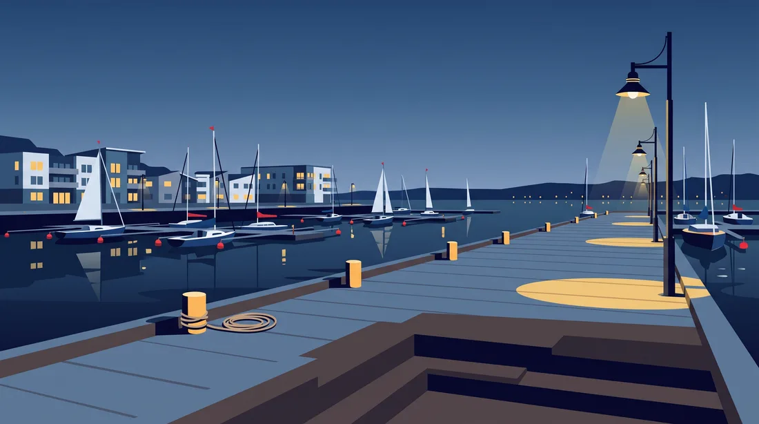 Illustration: a wooden harbour boardwalk at dusk with lit lamp posts, yellow bollards and a coiled rope, moored sailboats and low waterfront buildings.